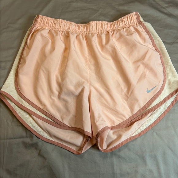 Nike Dri-Fit fitness shorts in peach color Size large - Picture 1 of 11